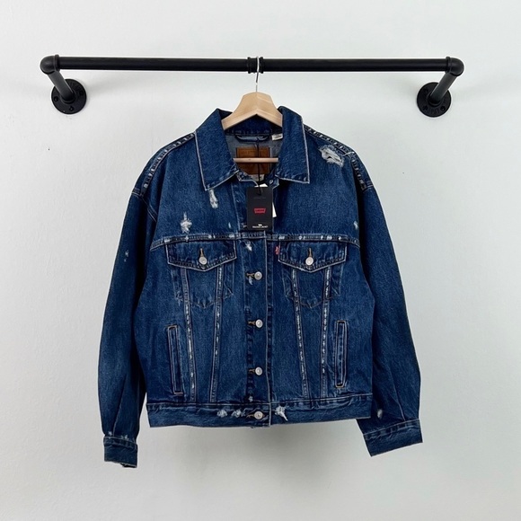 NWT Levi’s 90’s Distressed Trucker Jacket in Mad Love Dark Wash - Picture 6 of 9